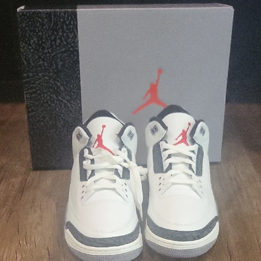 Jordan 3 Retro Cement Grey - Picture 2 of 9